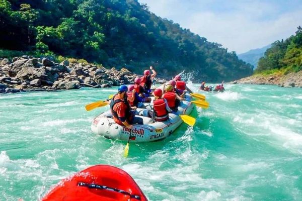 people doing rafting in rishikesh